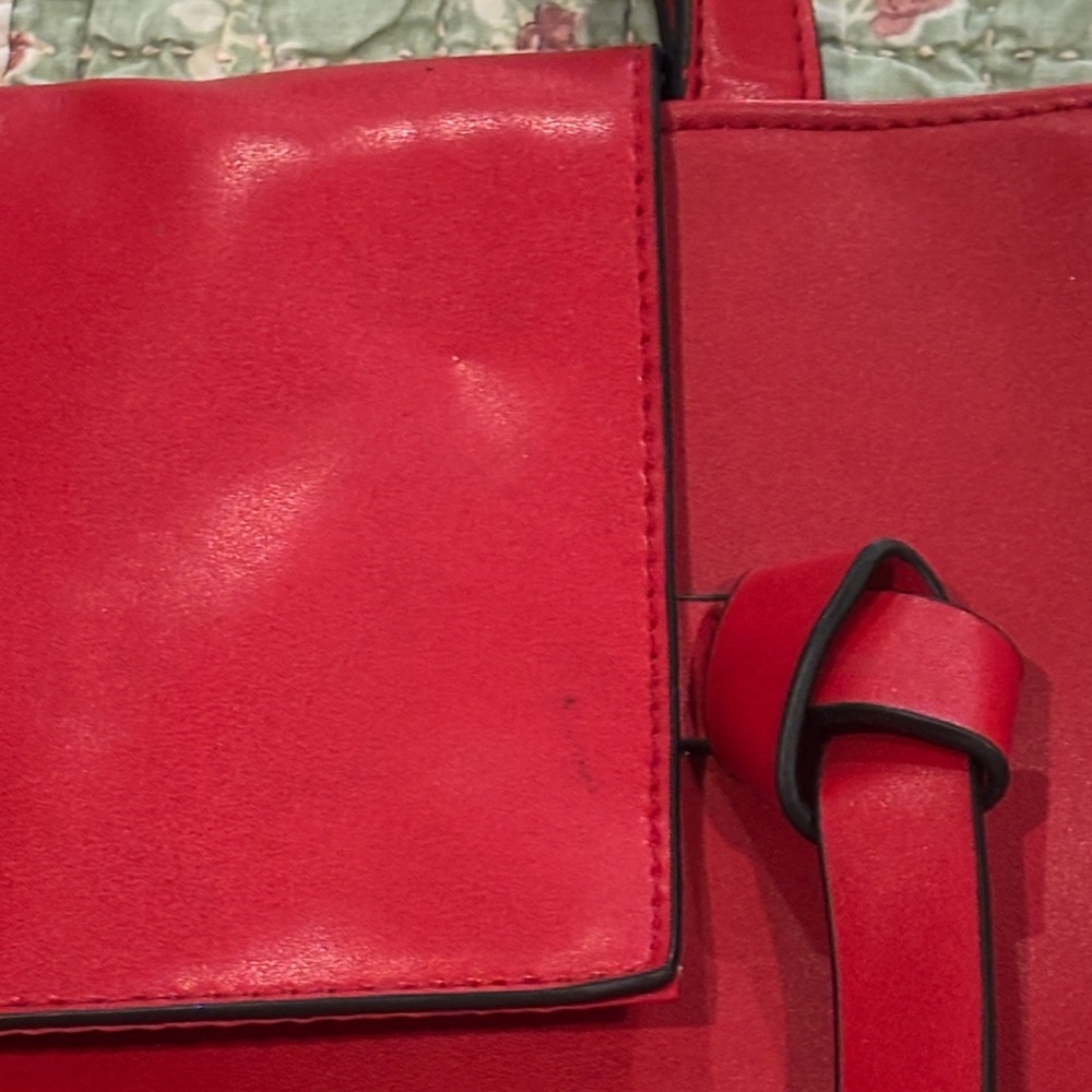 Elizabeth Arden Vibrant Red Tote - Picture 13 of 13